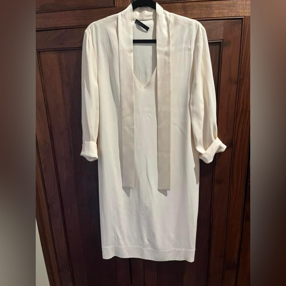 The Row ivory v neck sheath w tie
Worn once
Size 10 (fits slim like an 8.)